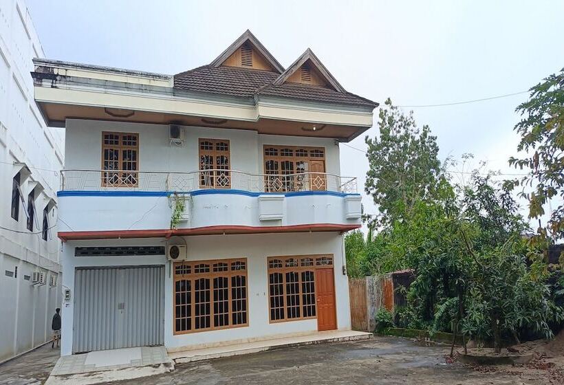 هتل Oyo 93652 Karunia Kost & Penginapan