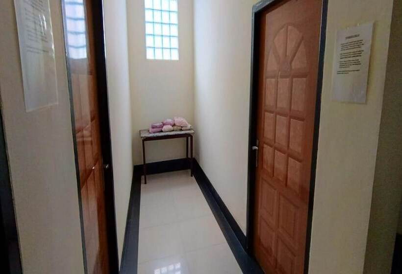 هتل Oyo 93652 Karunia Kost & Penginapan