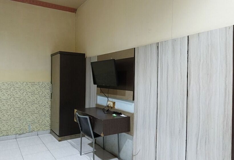 هتل Oyo 93652 Karunia Kost & Penginapan