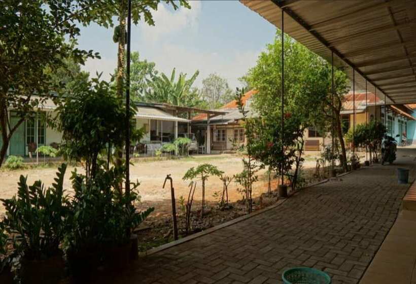 ホテル Spot On 93611 Kost Pak Suyatno Syariah 2