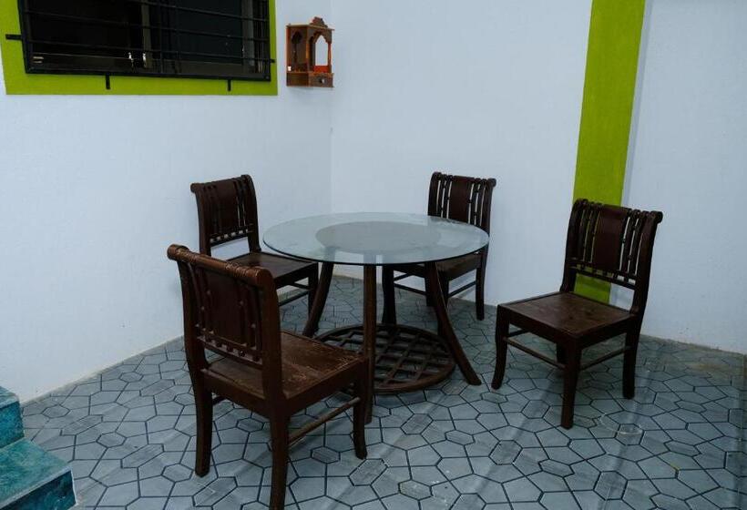 بنسيون Aashray Guestroom