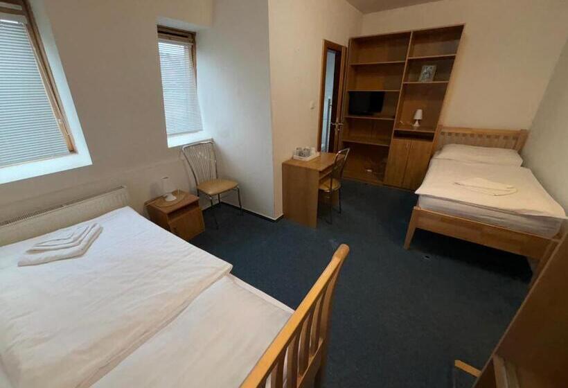 ペンション Penzión Zoo Pod Hrešnou