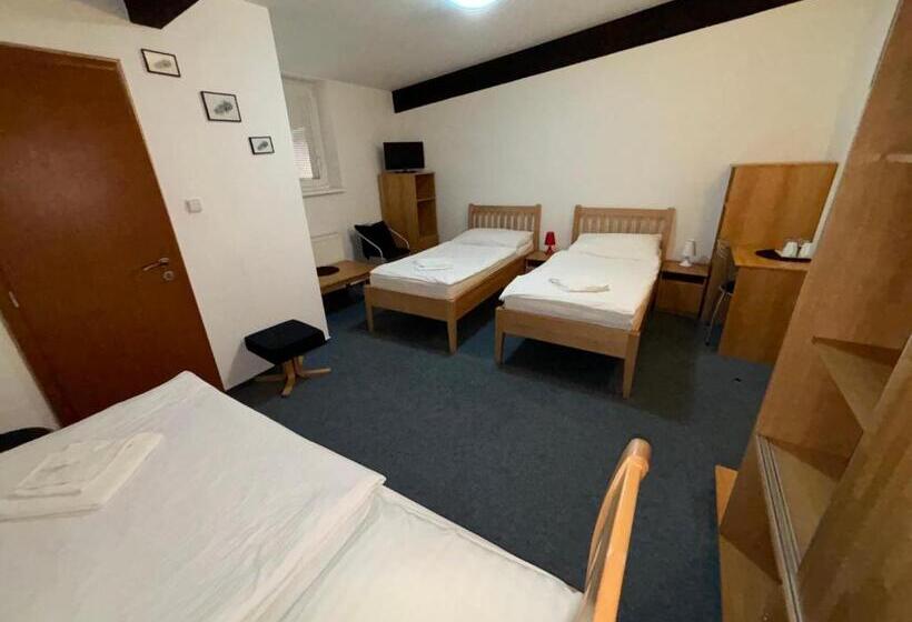 ペンション Penzión Zoo Pod Hrešnou