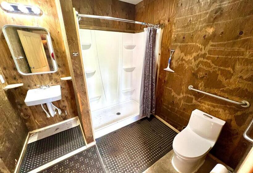 Triple G’s Resort   Cabin 6