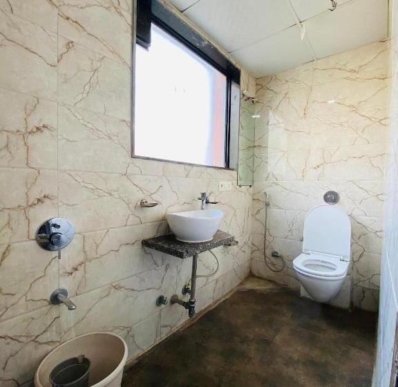 فندق Arton Regency Near Terminal 2 Airport