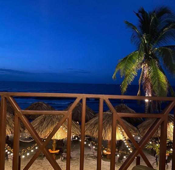 هتل Moñitos Beach