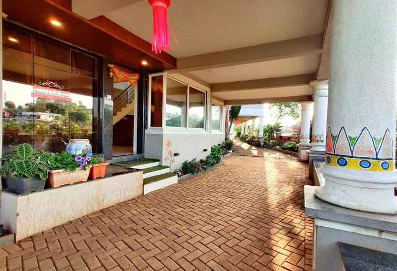 فندق Strawberry Land Resort