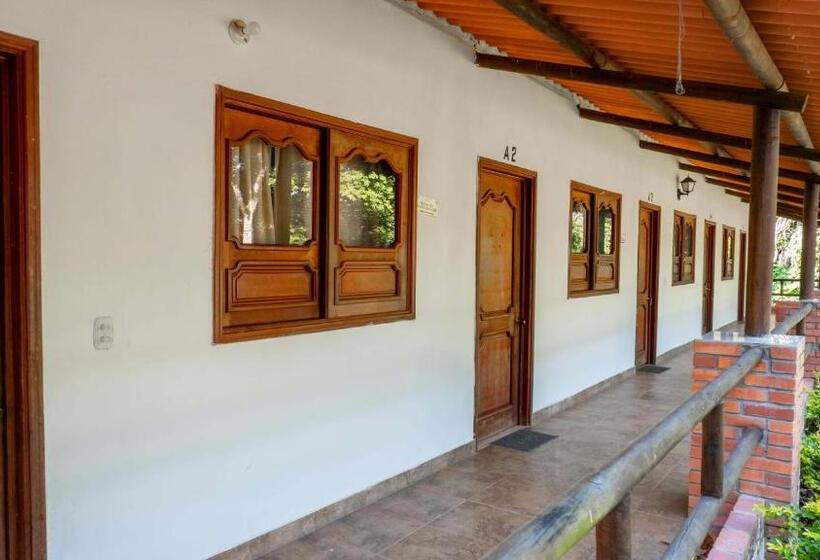 هتل Y Restaurante La Cachamera