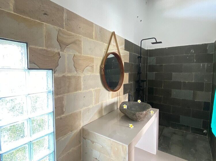 هتل Zavana Rooms