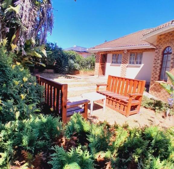 بنسيون Adante Lodge 27 Mlonyeni