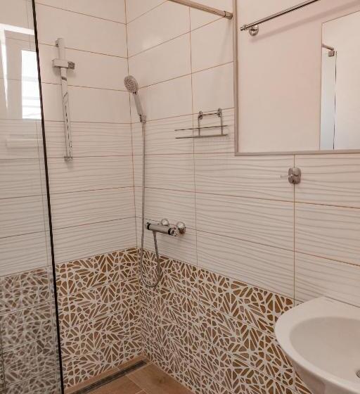 پانسیون July S Guest House