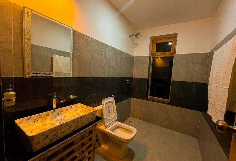 호텔 Karakoram Residency