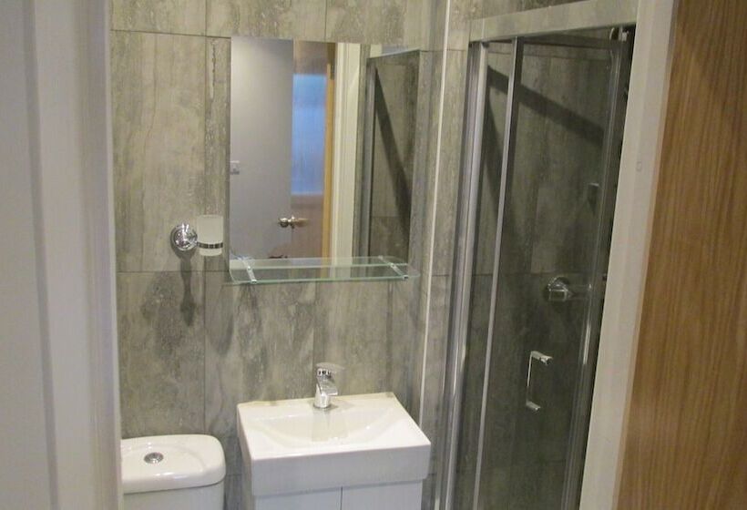 Отель Rooms At The Ritz Complex