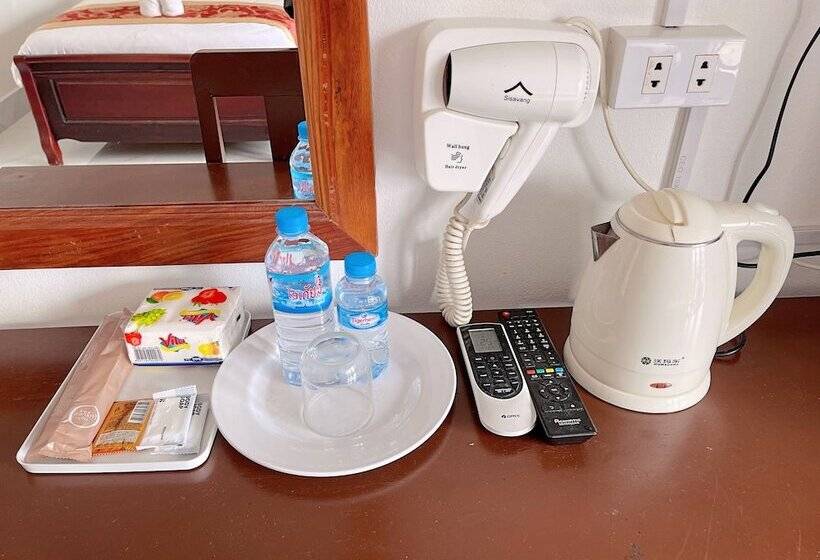 هتل Vangvieng Sisavang Mountain View