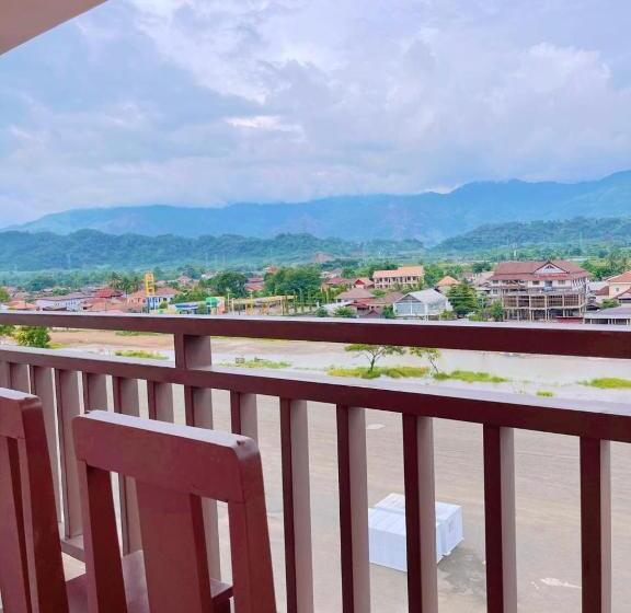هتل Vangvieng Sisavang Mountain View