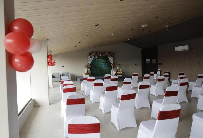 Отель Vindhyachal Resort