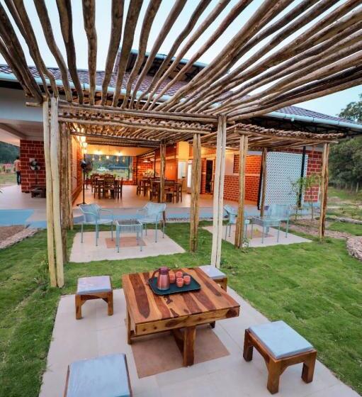 Отель Wild Kasarwadi