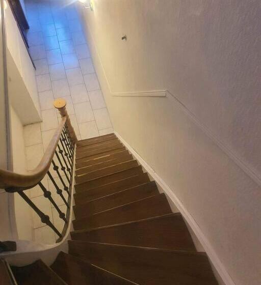 بنسيون Beautiful, Renovated Fully Self Contained Room
