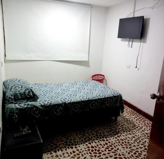 پانسیون Hostal  Ciudad Jardin