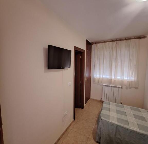 بنسيون Hostal Rotonda