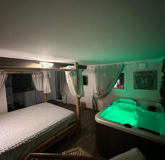 تختخواب و صبحانه Leverest Rooms