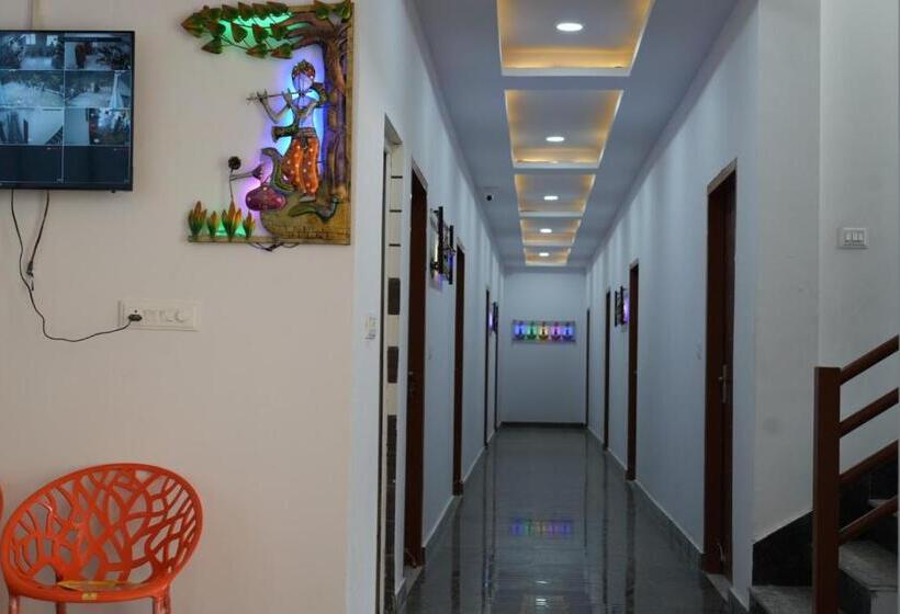ホテル Avantika Residency & Restro