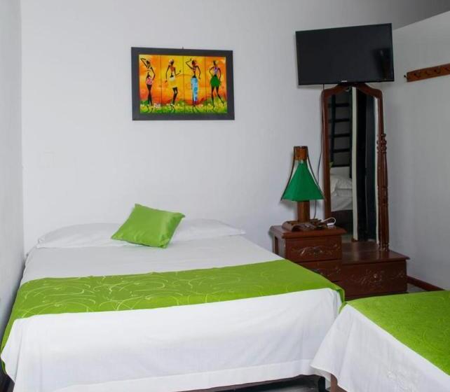 هتل Hospedaje Oasis Central