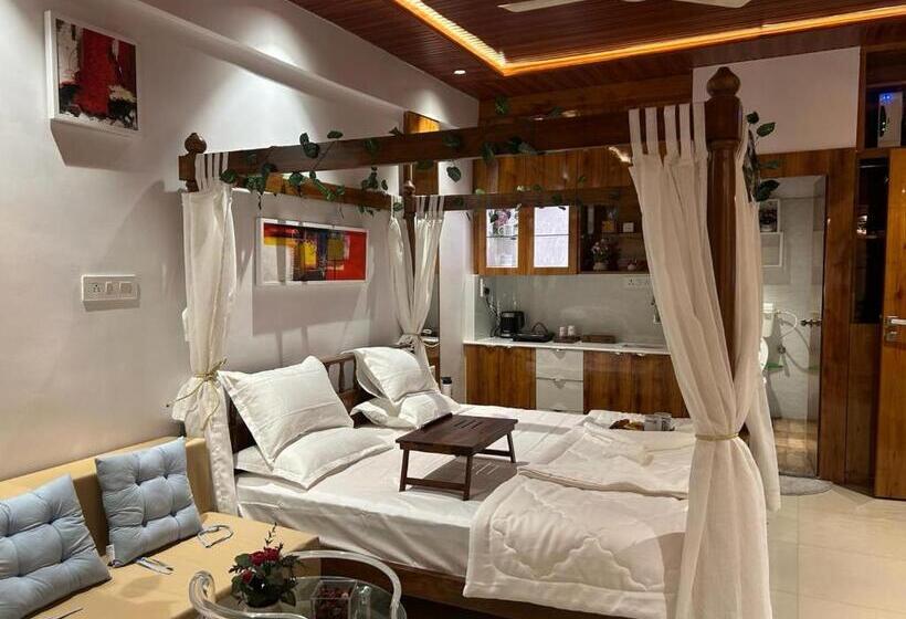 فندق Jacuzzi Hut Staycation