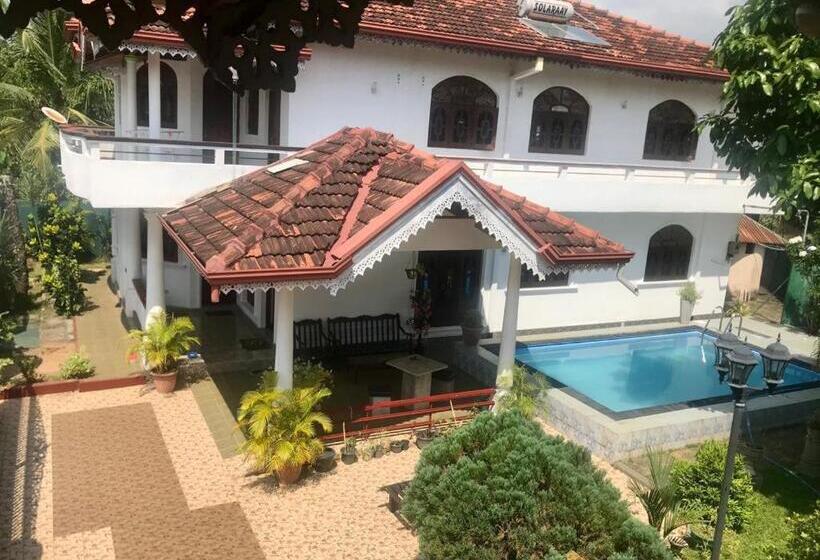 膳宿费 Kingz And Queenz   Negombo