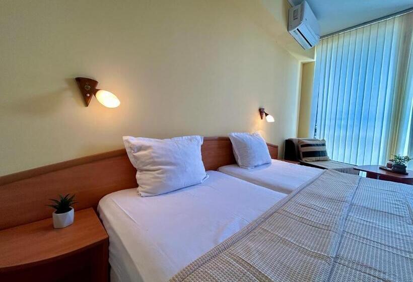 هتل Adeti Residence