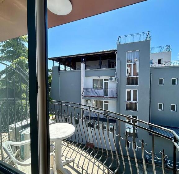 هتل Adeti Residence