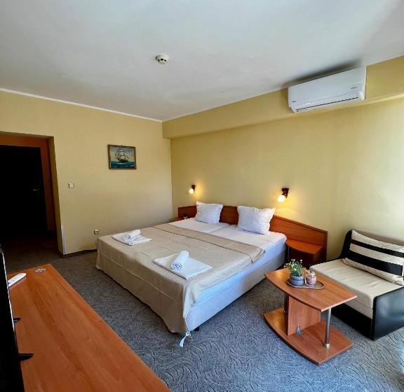 هتل Adeti Residence