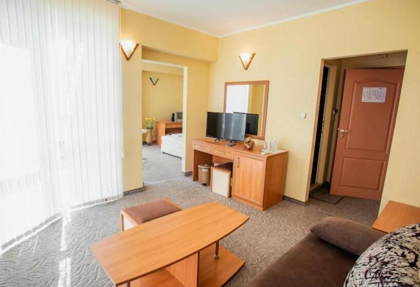 هتل Adeti Residence
