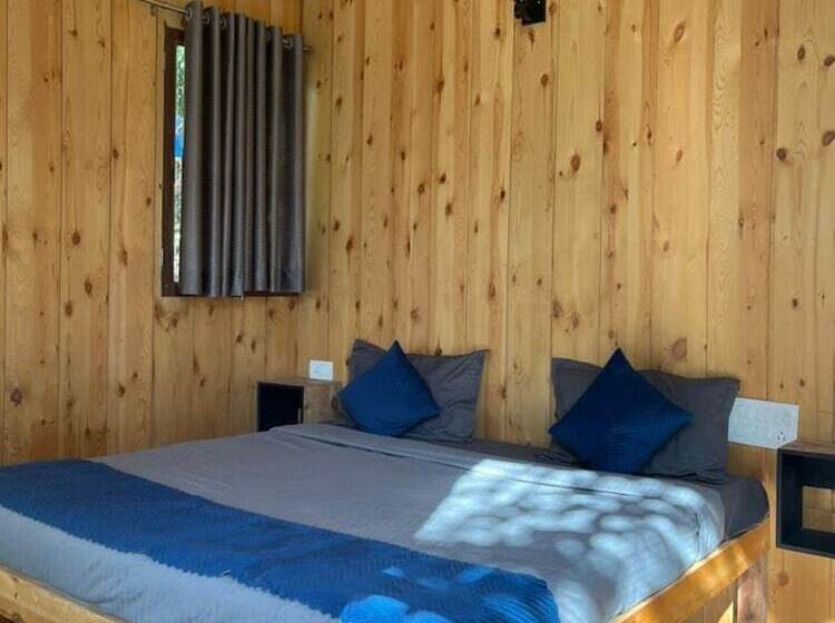 בית מלון כפרי Arahnyam Pool Side Cafe & Resort