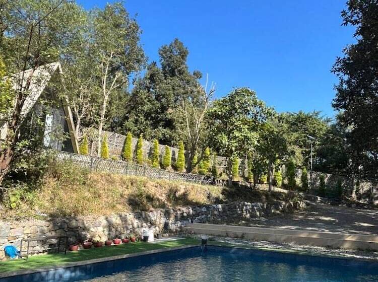 בית מלון כפרי Arahnyam Pool Side Cafe & Resort