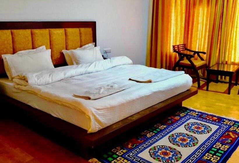 Отель Niran Boutique