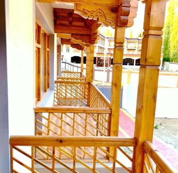 Отель Niran Boutique