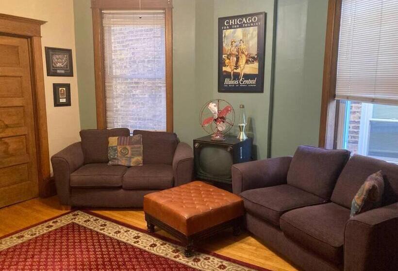 Private Room With Private Bath In B&b In Lakeview   2d