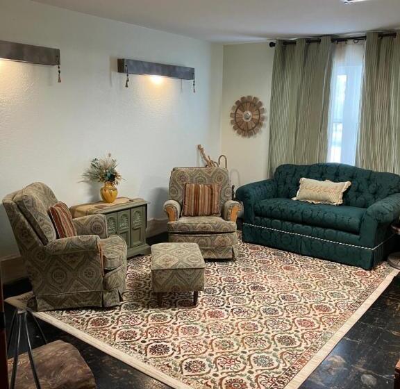 הוסטל Prairie Rose Inn