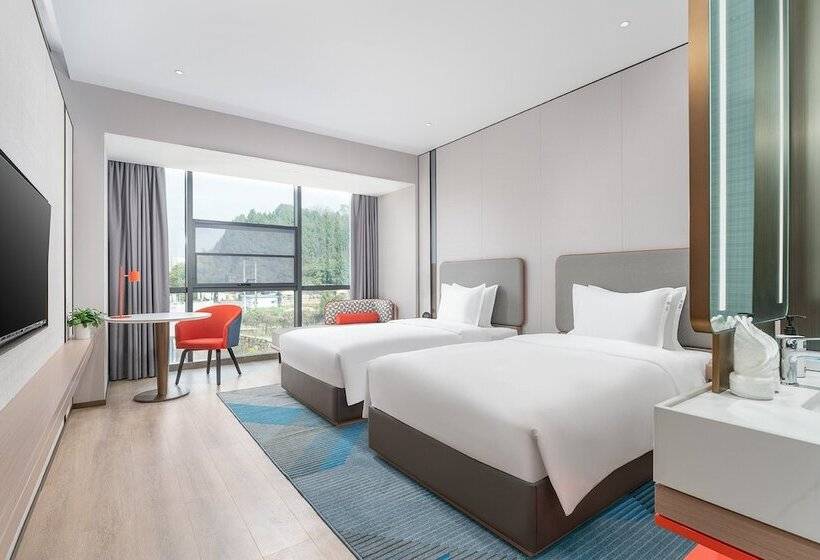 فندق Holiday Inn Express Bazhong Center, An Ihg
