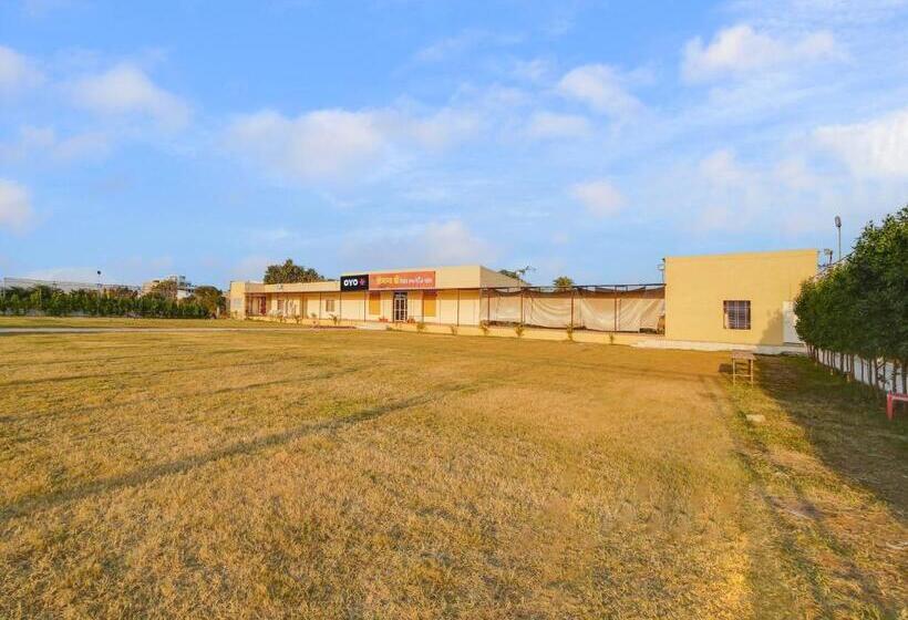 호텔 Oyo Saubhagya Shri Resort