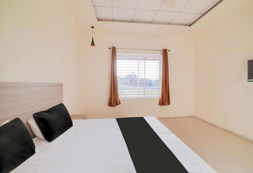 호텔 Oyo Saubhagya Shri Resort