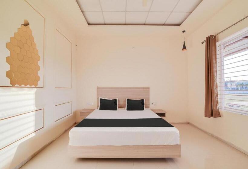 호텔 Oyo Saubhagya Shri Resort