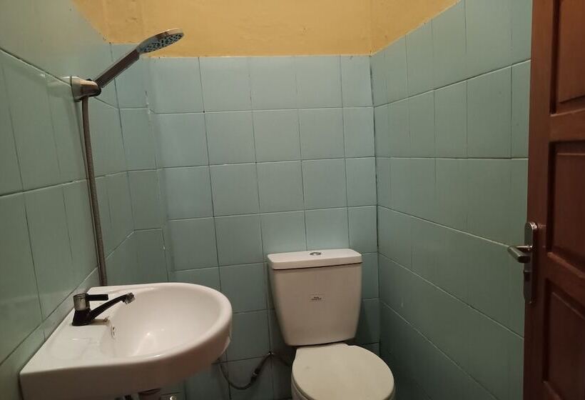 Oyo 93479 Hotel Jaguar Sentani