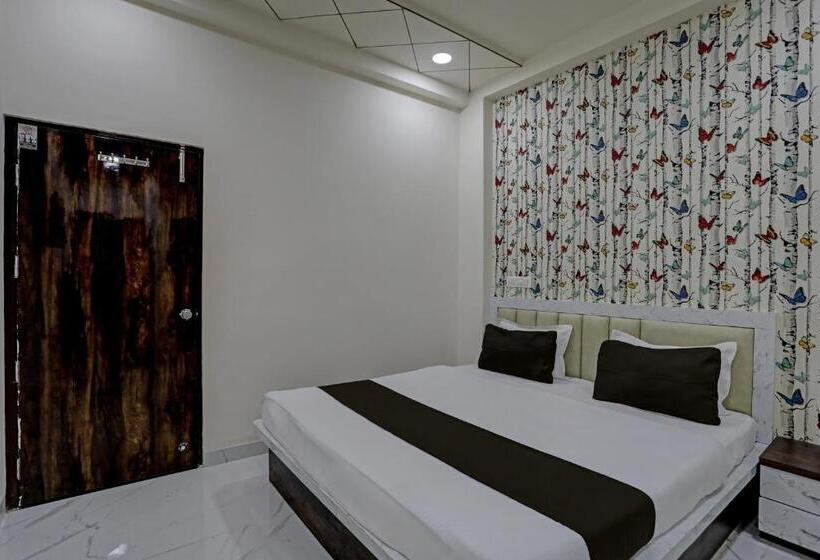 Oyo Hotel G L