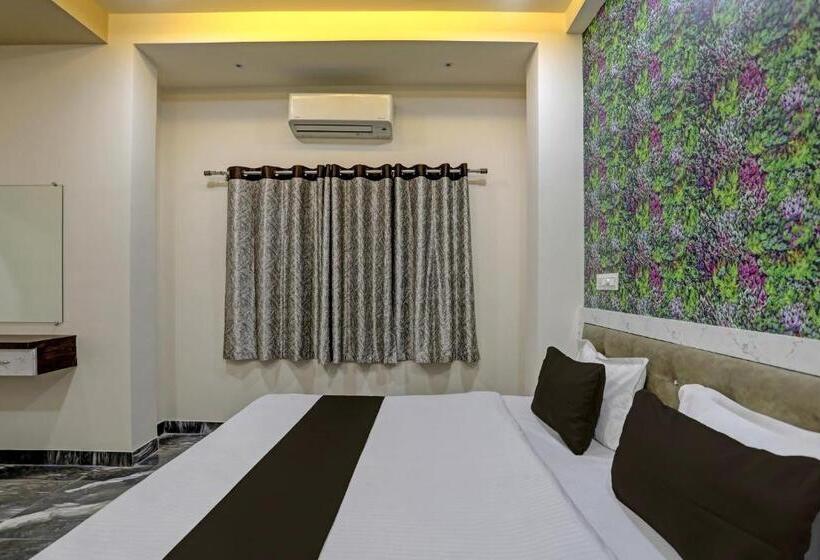 Oyo Hotel G L