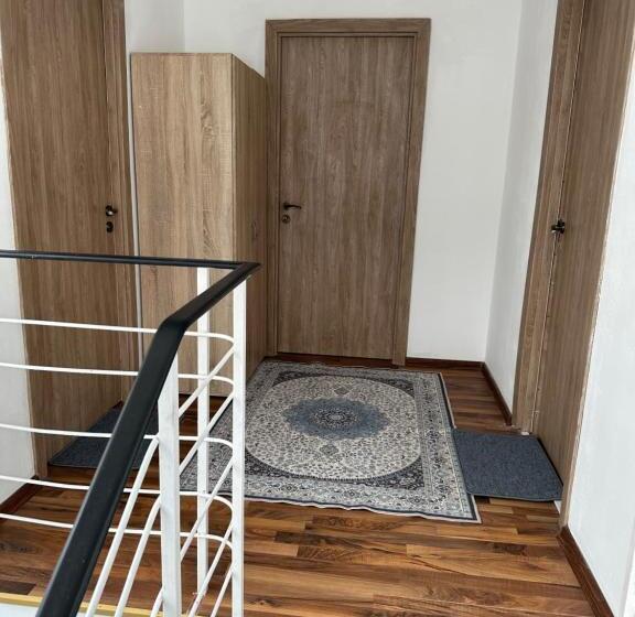 ペンション Privat Zimmer Eronn Vei̇tsch