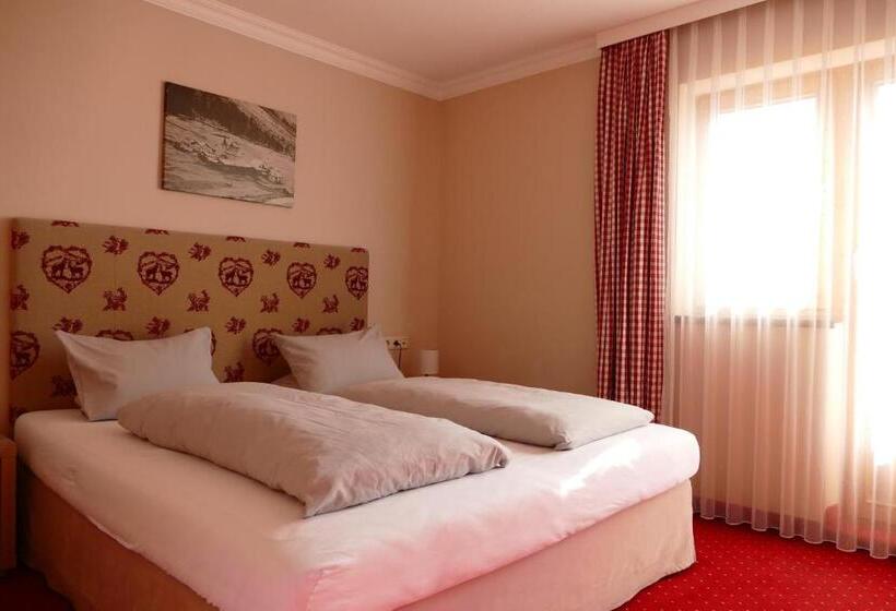 Pension Dorfplatzl Pitztal
