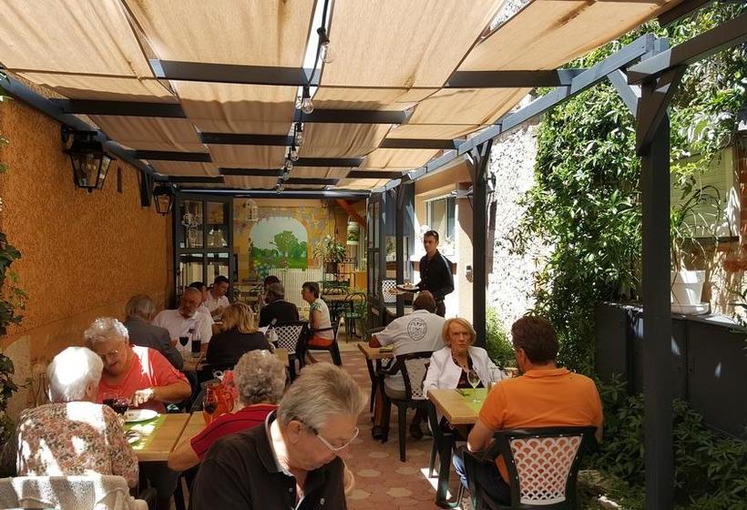مبيت وإفطار Chambre D´hôtes Léonie & Restaurant