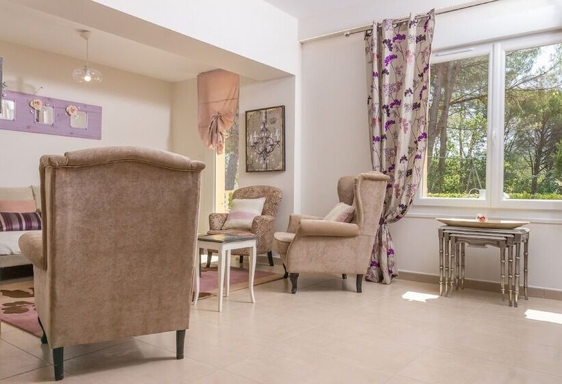 مبيت وإفطار La Maison De La Cigale